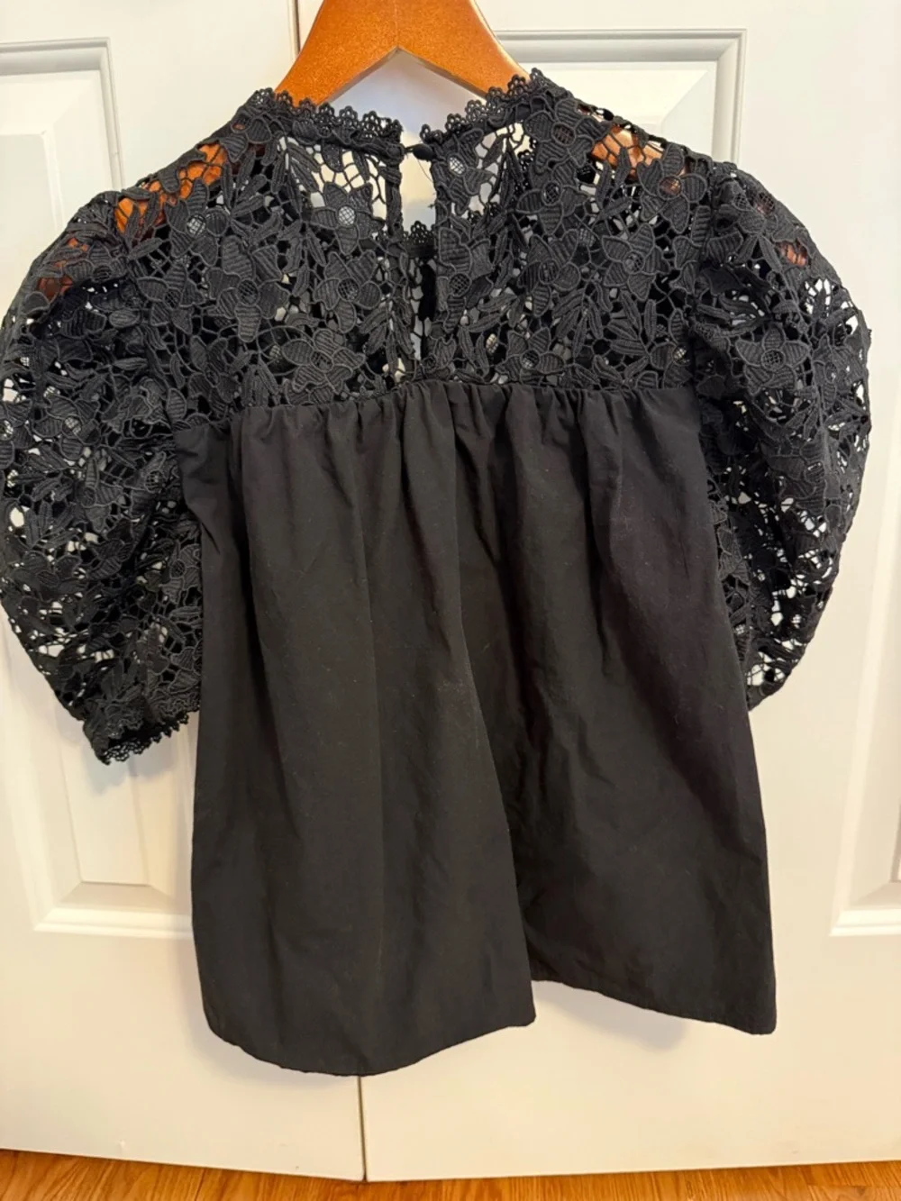 Sundays by wearesundays Black Crochet Lace Yoke Puff Sleeve Top Size Small - Picture 5 of 9